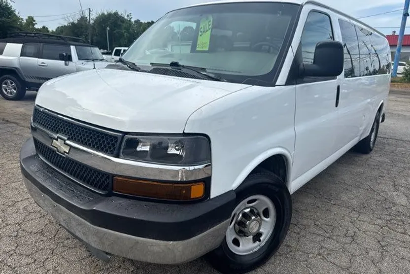 2008 Chevrolet Express LS 3500 photo 1