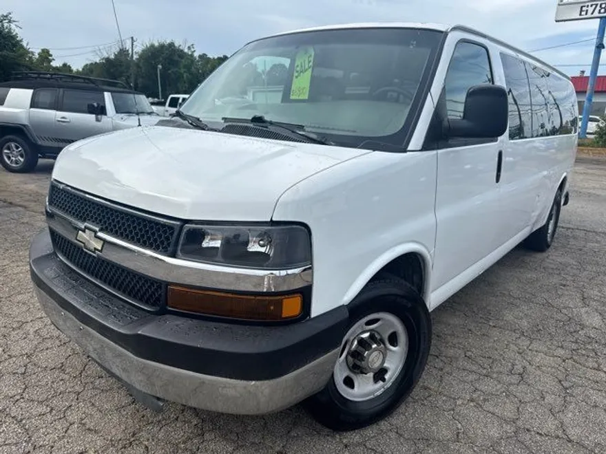 2008 Chevrolet Express LS 3500 photo 1