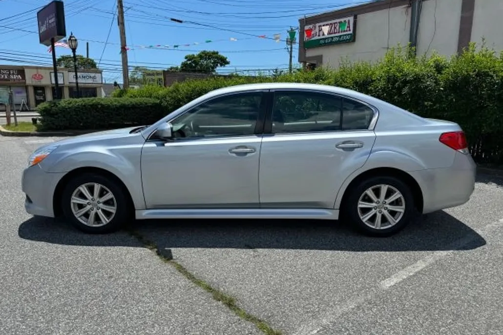 2012 Subaru Legacy 2.5i photo 1