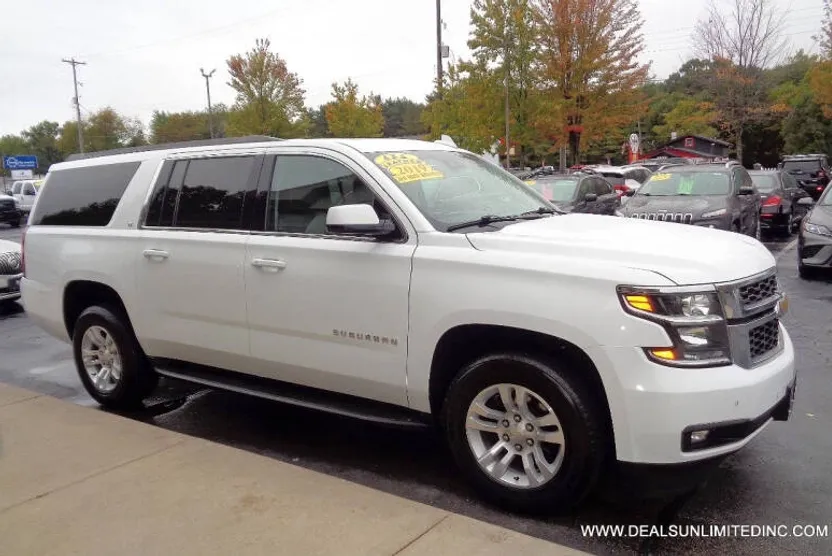 2019 Chevrolet Suburban LT photo 1