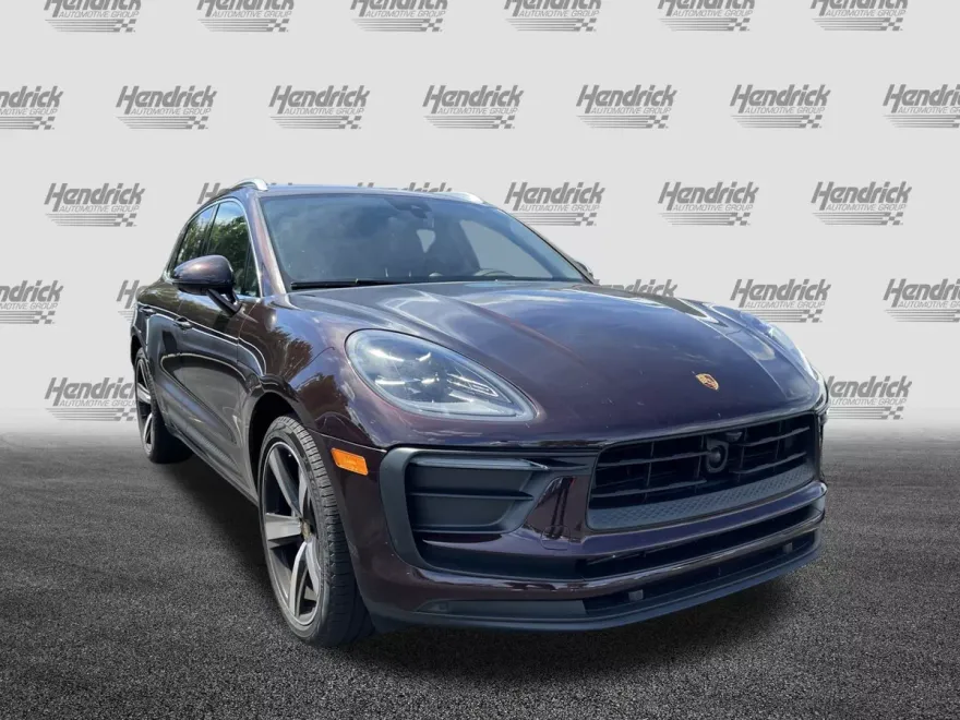 2023 Porsche Macan T photo 1