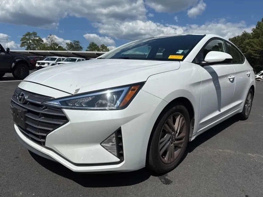 2019 Hyundai Elantra SEL photo 1