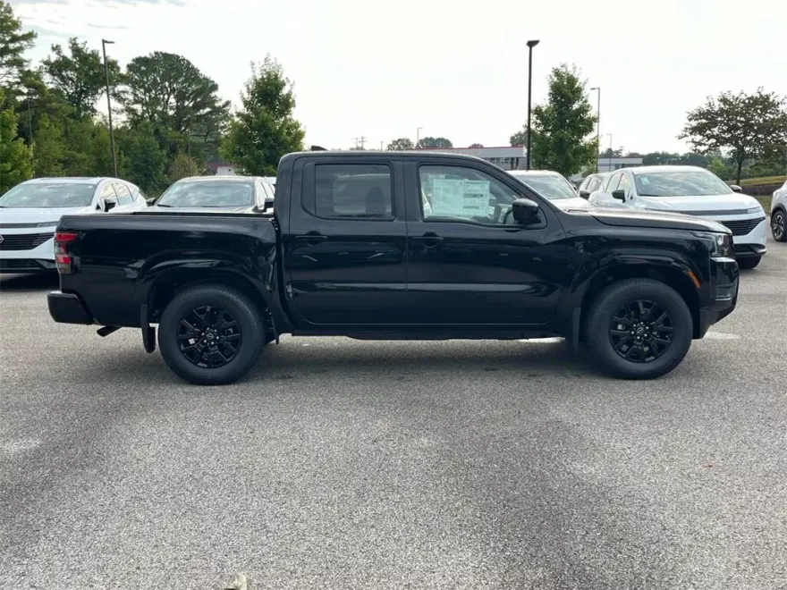 2026 Nissan Frontier SV photo 2