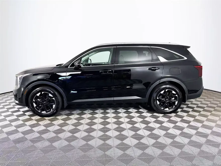 2025 Kia Sorento S photo 1