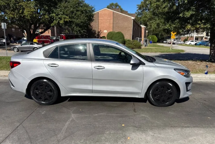 2022 Kia Rio S photo 1
