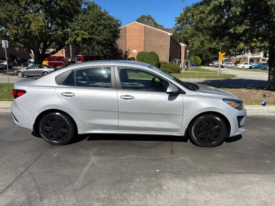 2022 Kia Rio S photo 1