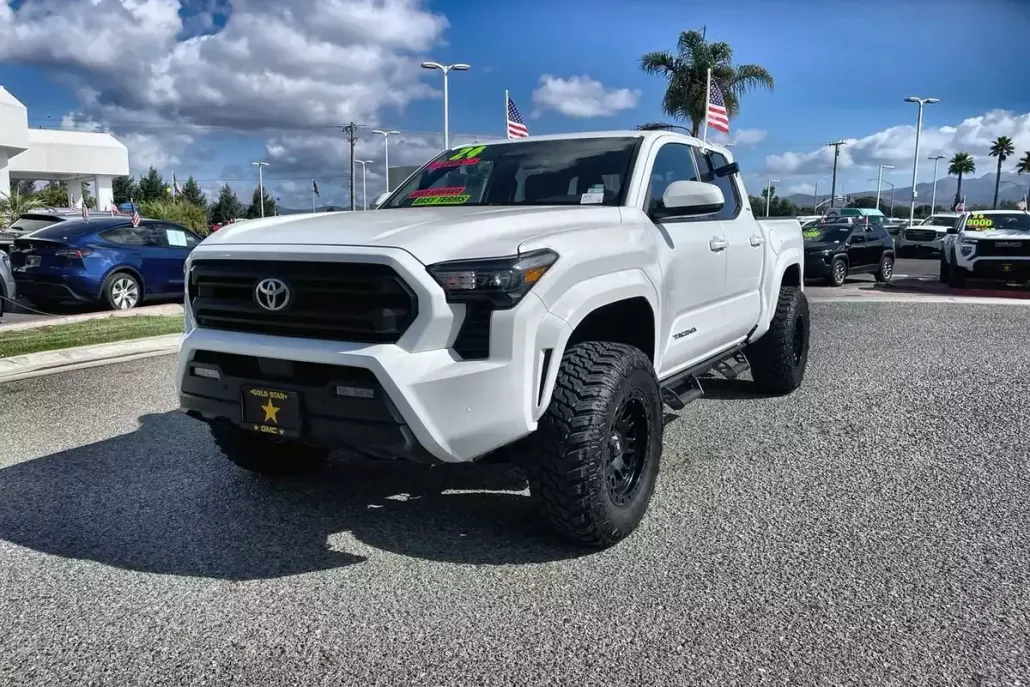 2024 Toyota Tacoma 4x4 SR5 photo 1
