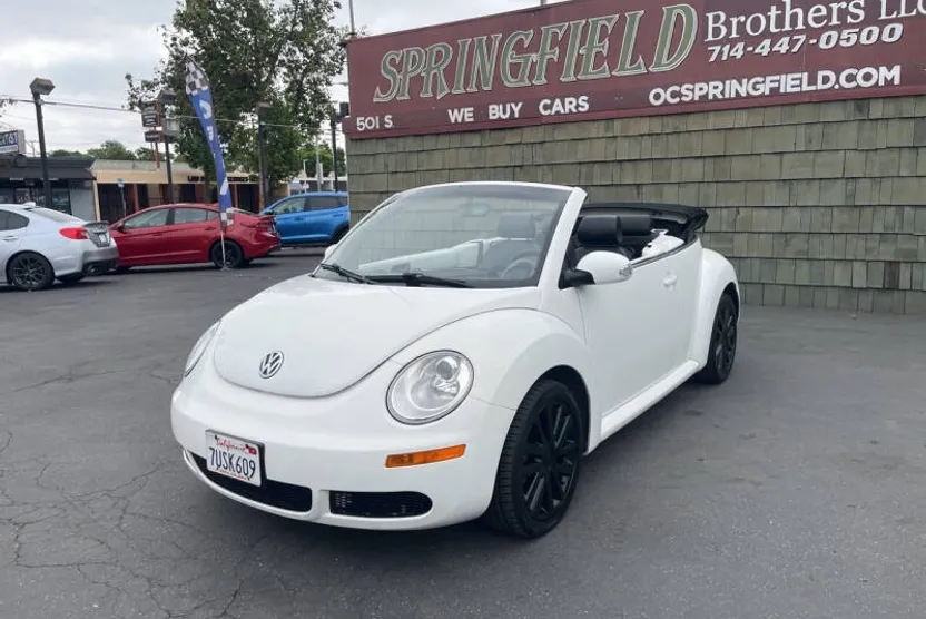 2009 Volkswagen Beetle Convertible Base photo 1