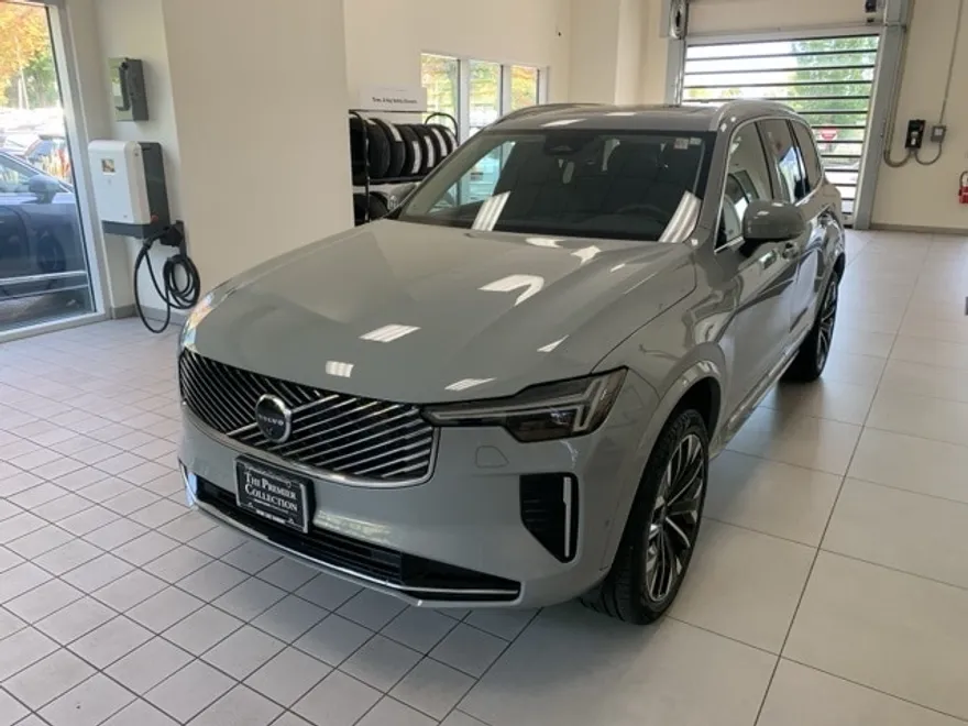 2025 Volvo XC90 B5 Plus photo 1
