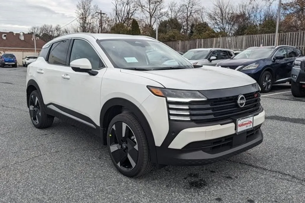 2025 Nissan Kicks SR photo 1