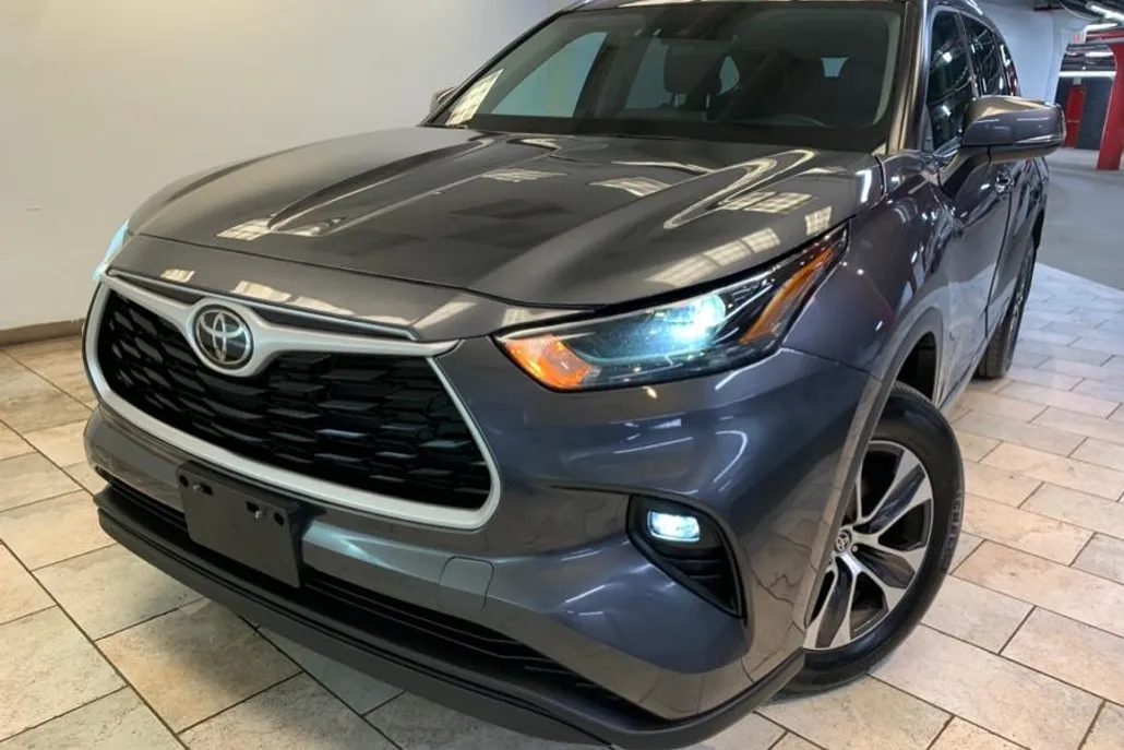 2022 Toyota Highlander XLE photo 1