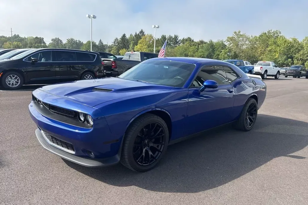 2020 Dodge Challenger SXT photo 1