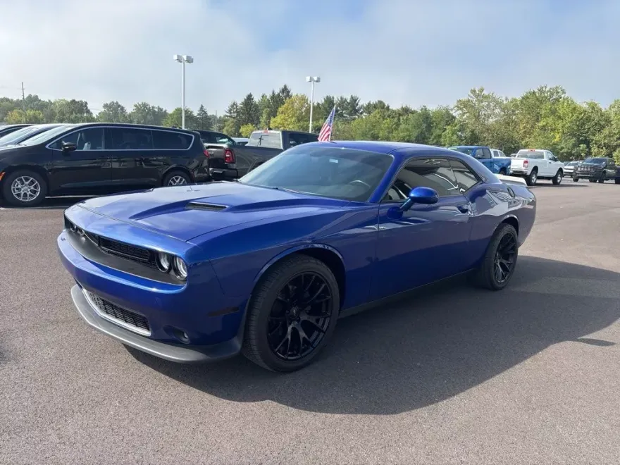 2020 Dodge Challenger SXT photo 1