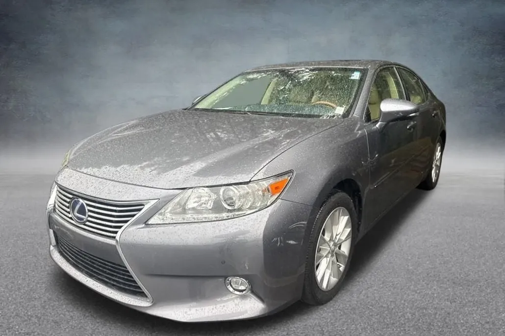 2015 Lexus ES 300h photo 1