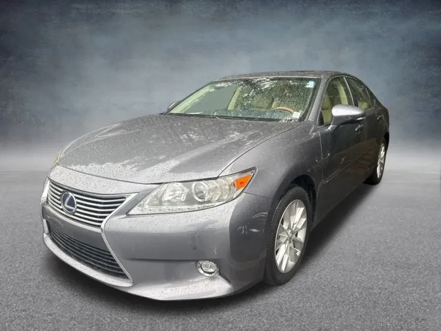 2015 Lexus ES 300h photo 1