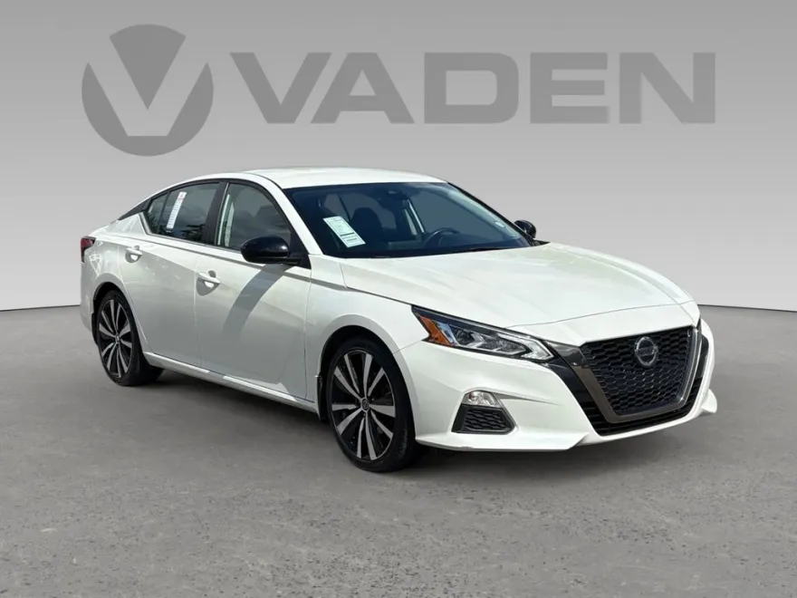 2022 Nissan Altima 2.5 SR photo 1