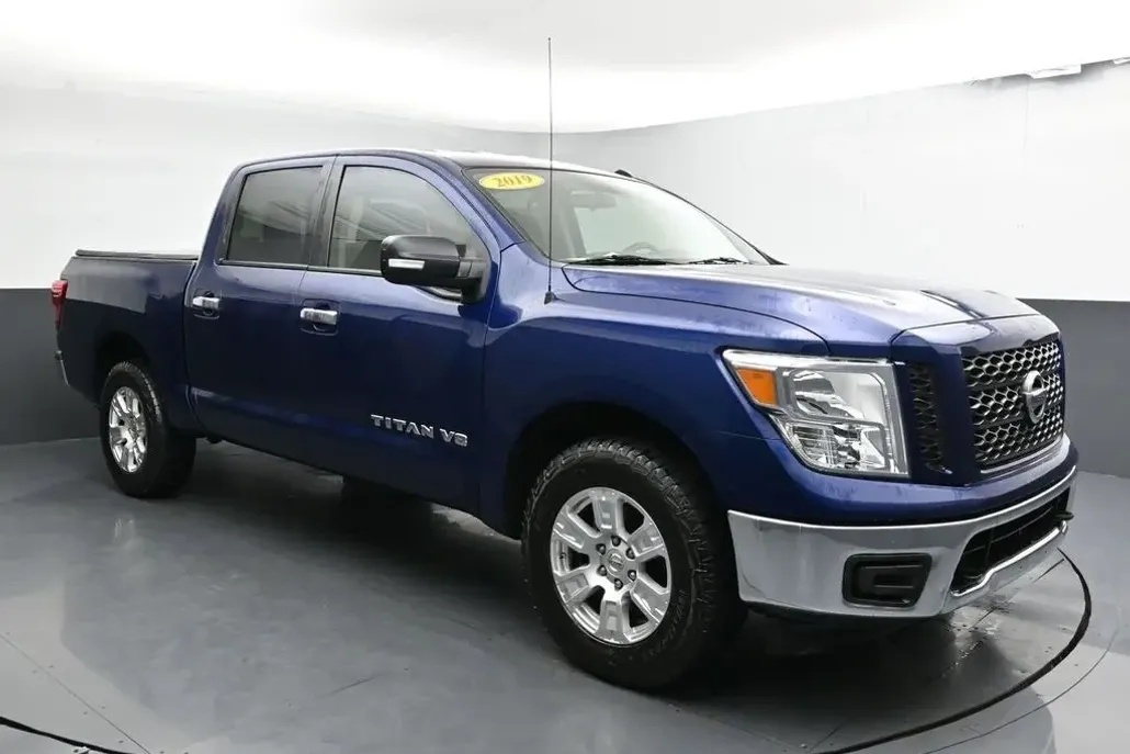2019 Nissan Titan Crew Cab SV photo 1