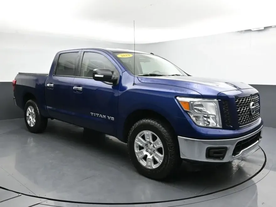 2019 Nissan Titan Crew Cab SV photo 1