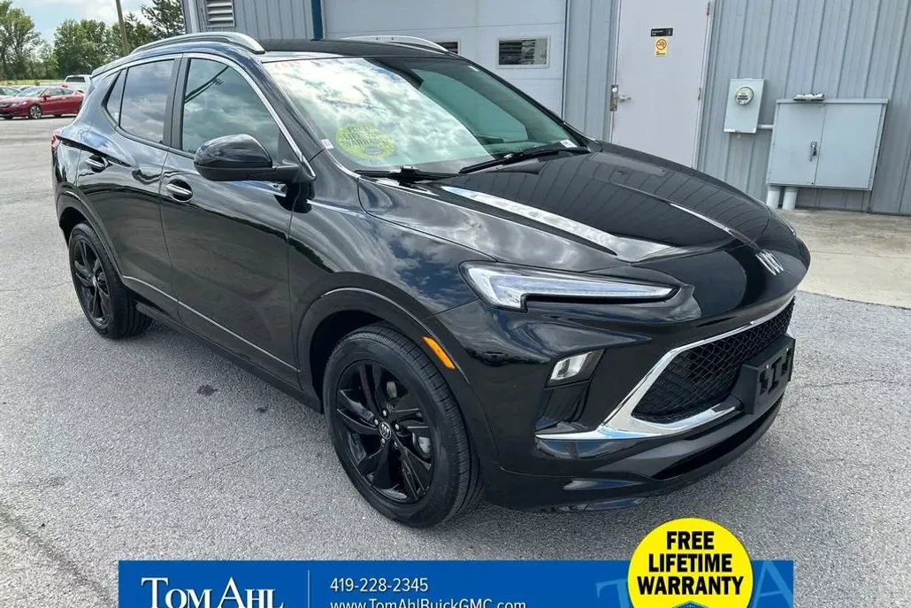 2024 Buick Encore GX Sport Touring photo 1