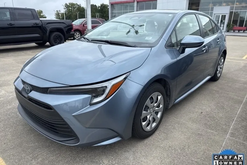 2024 Toyota Corolla Hybrid LE photo 1