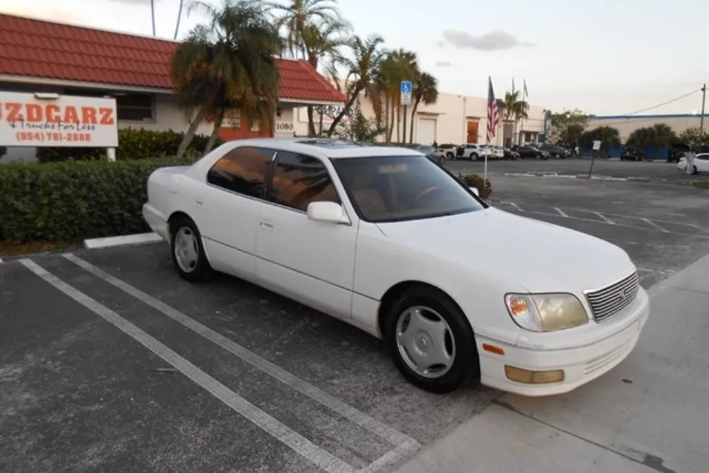 1999 Lexus LS 400 photo 1