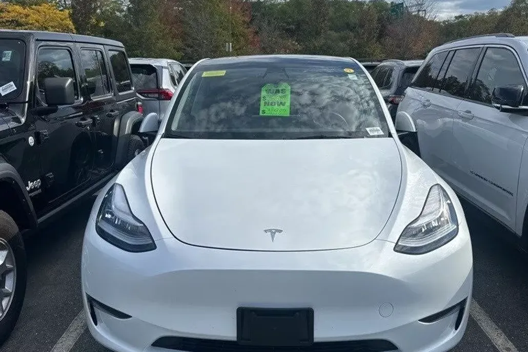 2023 Tesla Model Y Long Range photo 1
