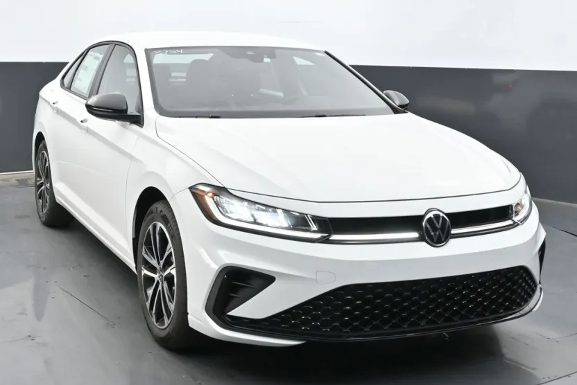 2025 Volkswagen Jetta Sport photo 1
