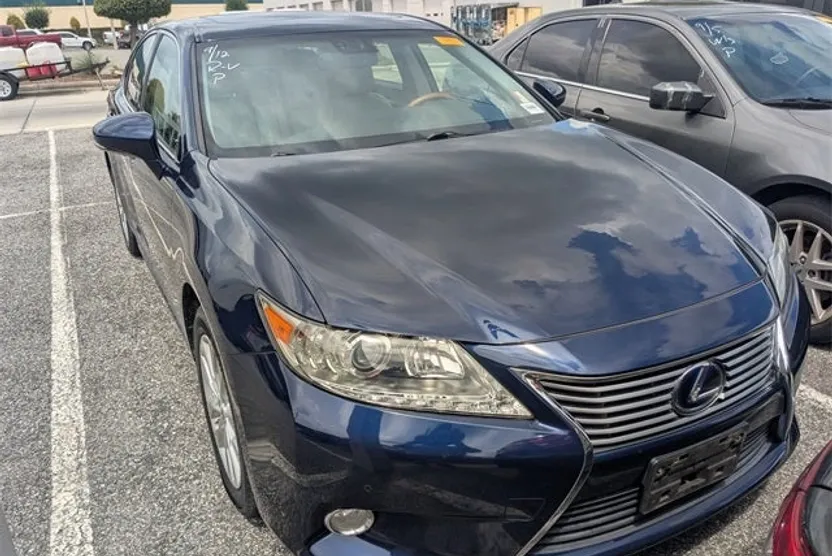 2013 Lexus ES 300h photo 1