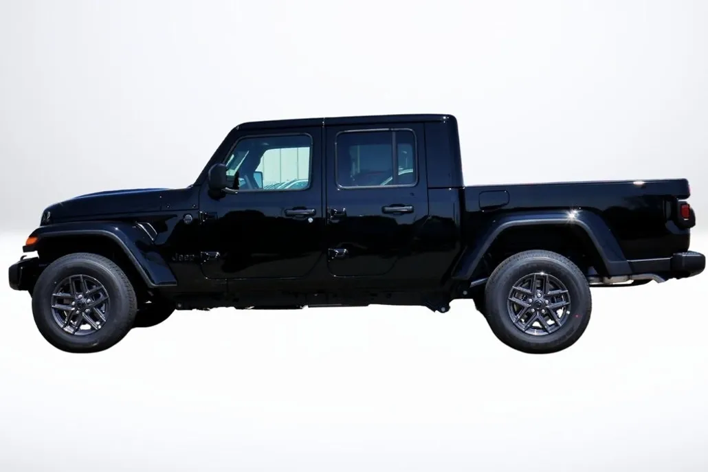 2025 Jeep Gladiator Sport S photo 1