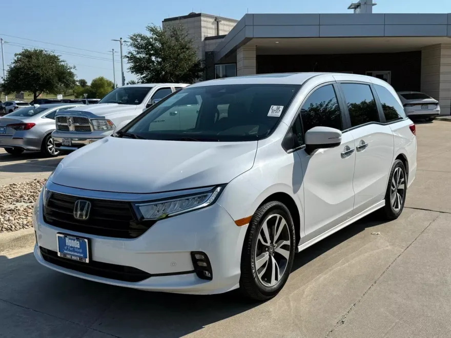 2023 Honda Odyssey Touring photo 1