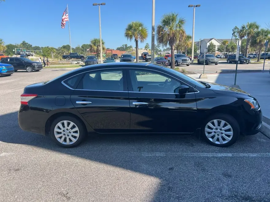 2015 Nissan Sentra S photo 1
