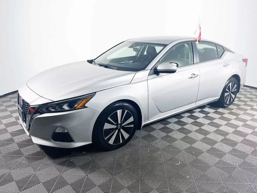 2022 Nissan Altima 2.5 SV photo 1