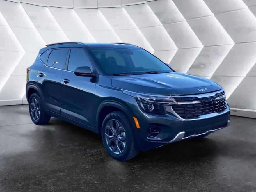 2024 Kia Seltos S photo 1