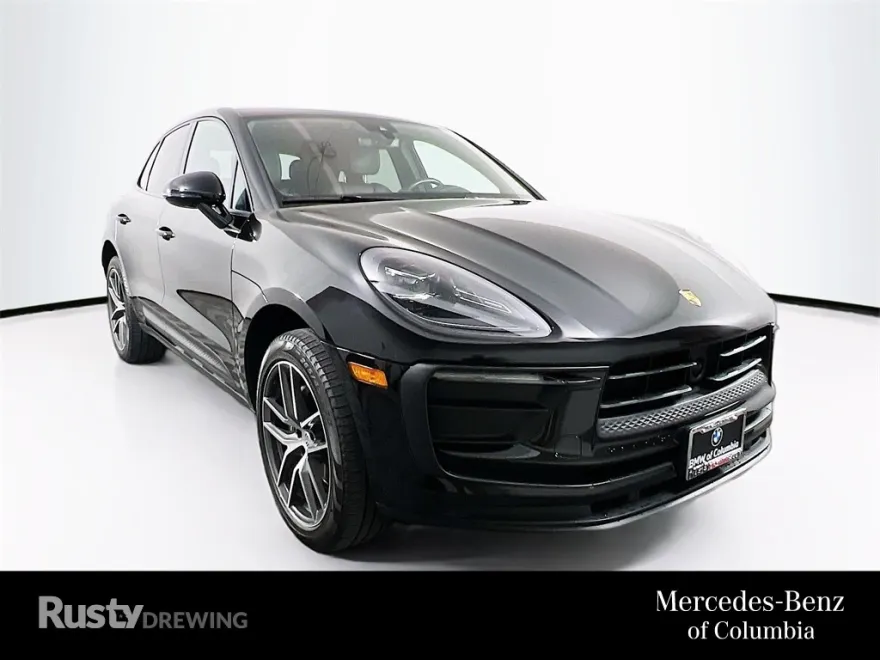 2023 Porsche Macan T photo 1