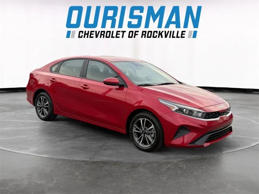2024 Kia Forte LXS photo 1