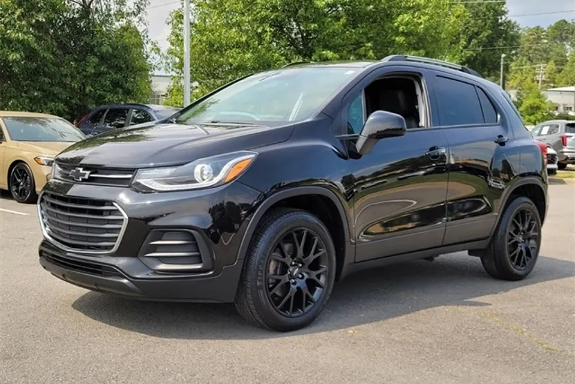 2022 Chevrolet Trax LT photo 1