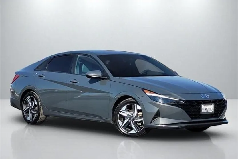 2023 Hyundai Elantra SEL photo 1