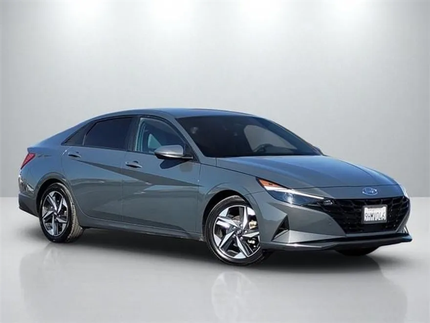 2023 Hyundai Elantra SEL photo 1