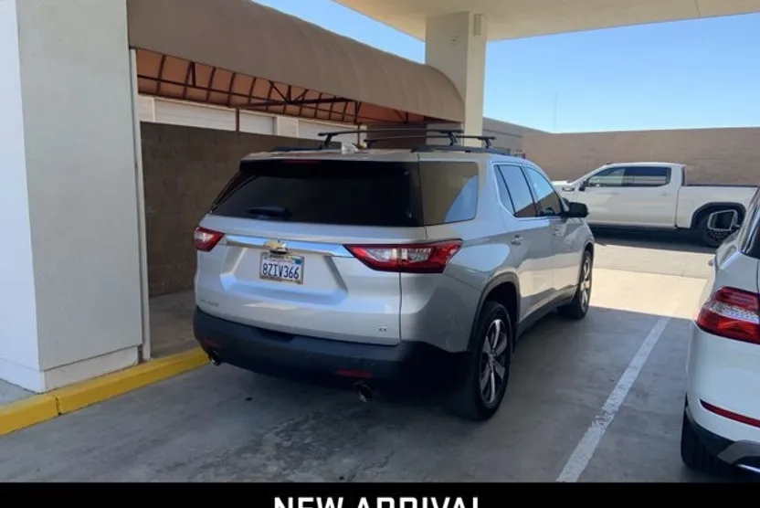 2021 Chevrolet Traverse Leather photo 1