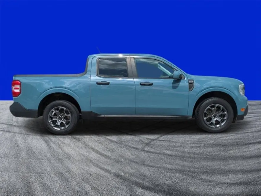 2022 Ford Maverick XLT photo 1
