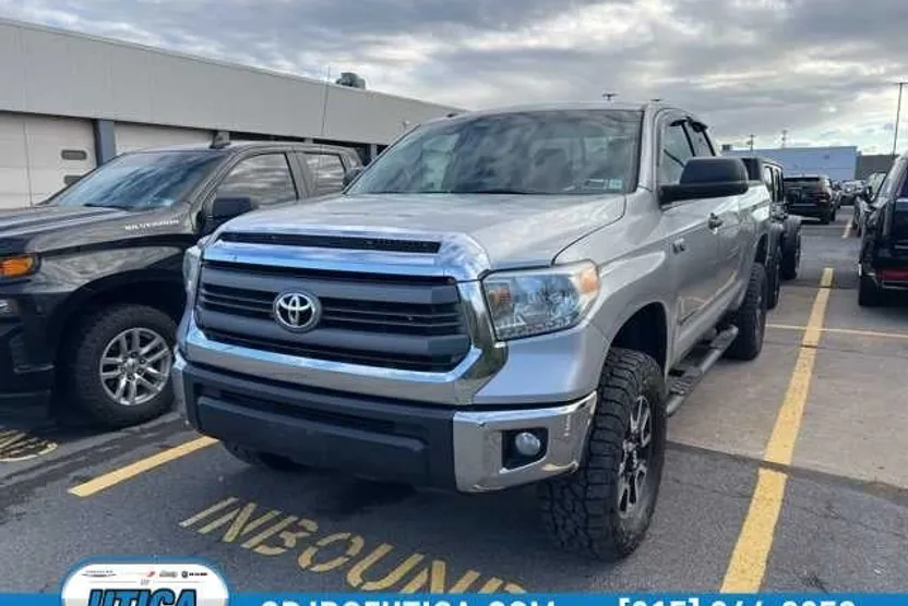2014 Toyota Tundra SR5 photo 1