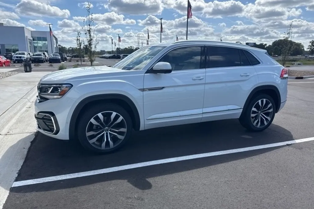 2023 Volkswagen Atlas Cross Sport V6 SEL Premium R-Line photo 1