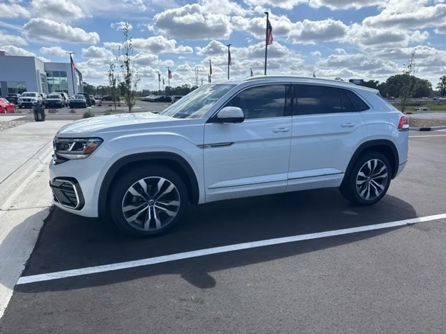 2023 Volkswagen Atlas Cross Sport V6 SEL Premium R-Line photo 1