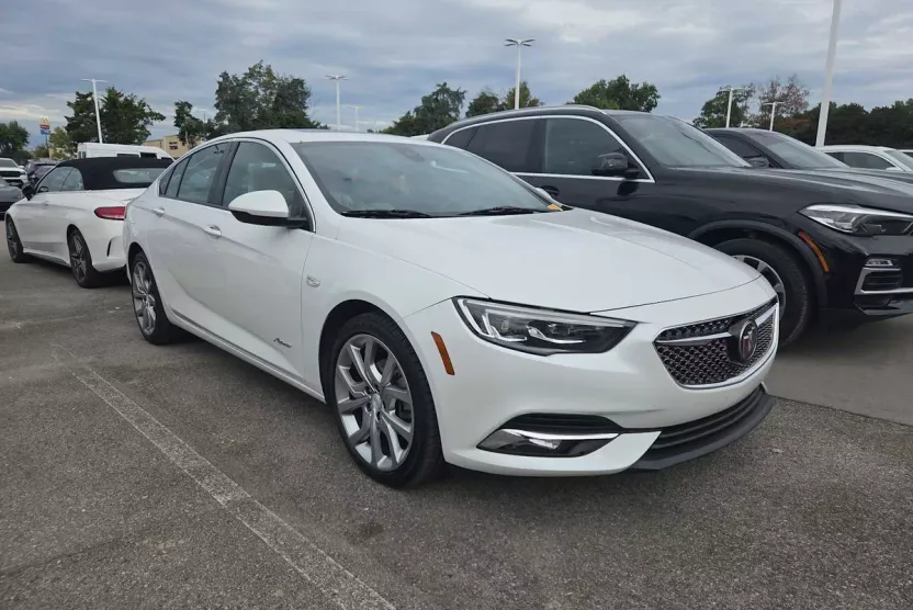 2019 Buick Regal Sportback Avenir photo 1