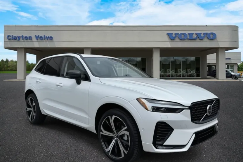 2025 Volvo XC60 B5 photo 1