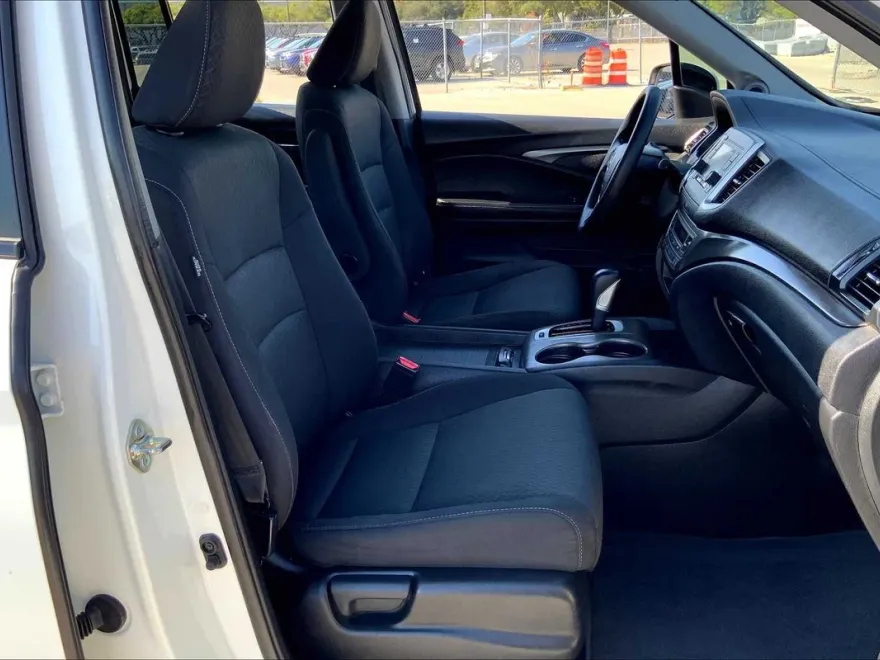 2019 Honda Ridgeline Sport photo 8