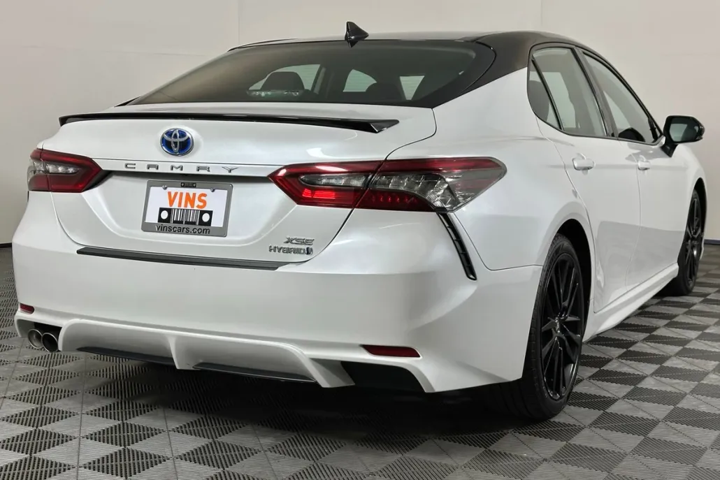 2022 Toyota Camry Hybrid XSE photo 1
