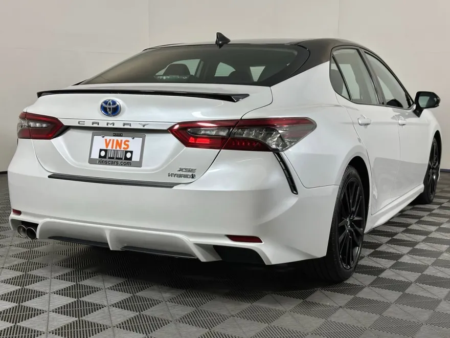 2022 Toyota Camry Hybrid XSE photo 1
