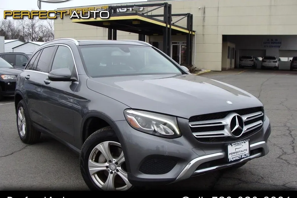 2017 Mercedes Benz GLC 300 4MATIC photo 1