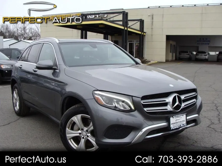 2017 Mercedes Benz GLC 300 4MATIC photo 1